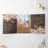 White Lily Floral Palm Earthy Pampas Wood Wedding Drieluik Uitnodiging (Binnen)