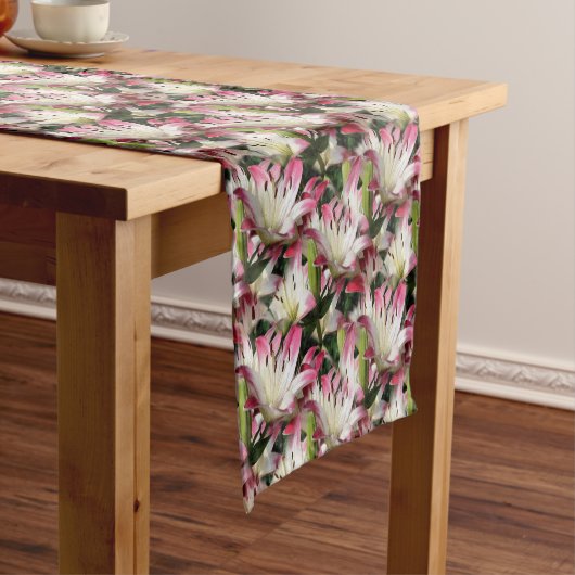 White Lily Flower Natuur Pattern Korte Tafelloper (Voorbeeld)