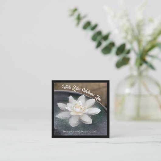 White Lotus in Water Wellness Spa Black Vierkante Visitekaartje (Staand voorkant)