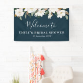 white magnolia floral vrijgezellenfeest welkom spandoek (Insitu)