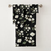 White Magnolia Waterverf Pattern Black Bad Handdoek (Insitu)