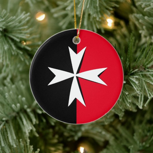 White Maltese Cross & Malta flag symbol / messghts Keramisch Ornament (Boom)