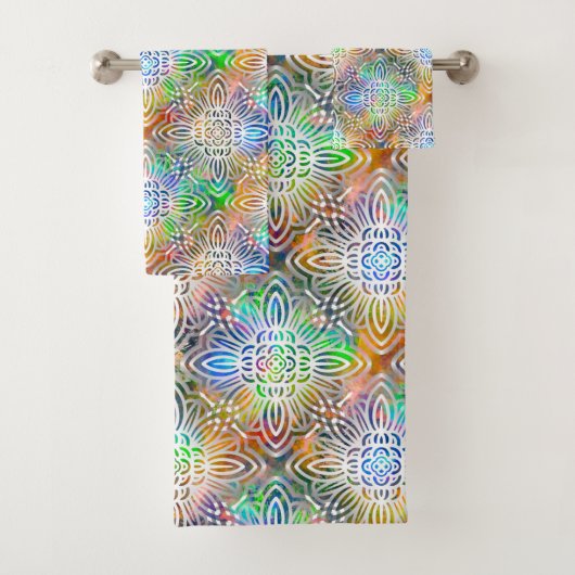 White Mandala Pattern Over Colorful Jewel Tones Bad Handdoek (Insitu)