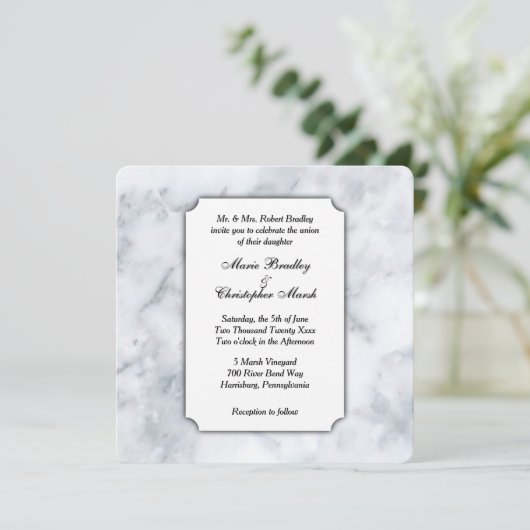 White Marble Classy Wedding Uitnodiging (Staand voorkant)