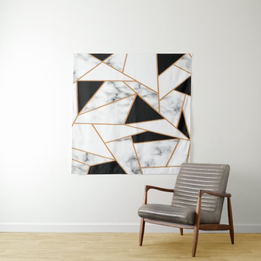 White marble Geometric in Gold Wandkleed (In situ)