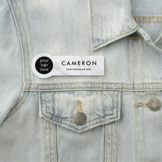 White Marble Medewerker Naam Logo Badge (In situ)