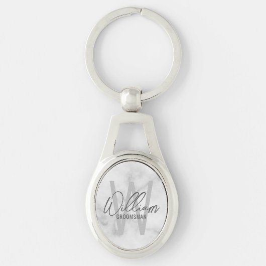 White Marble Modern Script Personalized Groomsmen Sleutelhanger (Voorkant)