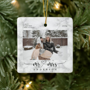 White Marble Mr. en Mrs First Married Kerstmis Keramisch Ornament