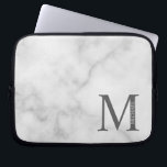 White Marble Persoonlijke Monogram en Naam Laptop Sleeve<br><div class="desc">Gepersonaliseerde Monogram- en naamcadeaus met gepersonaliseerde monogram en naam in klassieke stijl van het serif lettertype.</div>