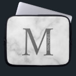 White Marble Persoonlijke Monogram en Naam Laptop Sleeve<br><div class="desc">Gepersonaliseerde Monogram- en naamcadeaus met gepersonaliseerde monogram en naam in klassieke stijl van het serif lettertype.</div>