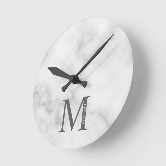 White Marble Persoonlijke Monogram en Naam Ronde Klok (Hoek)