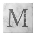 White Marble Persoonlijke Monogram en Naam Tegeltje<br><div class="desc">Het gepersonaliseerde Monogram en het Ontwerp van de Naam kenmerken gepersonaliseerd monogram en naam in klassieke serif doopvontstijl. Let op: De marmeren details worden gesimuleerd in het kunstwerk. Bij de vervaardiging van dit product wordt geen marmer gebruikt.</div>