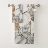 White Marbles en Gold Voronoi Abstract Bad Handdoek (Insitu)