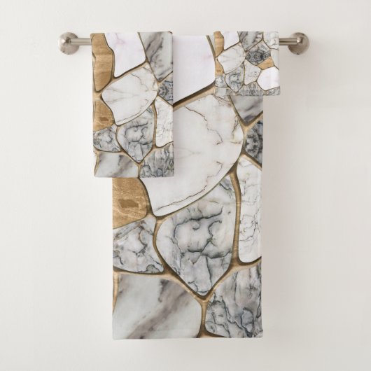 White Marbles en Gold Voronoi Abstract Bad Handdoek (Insitu)
