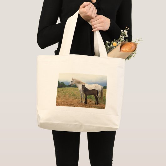 White Mare met Bay Foal Grote Tote Bag (Voorkant (product))