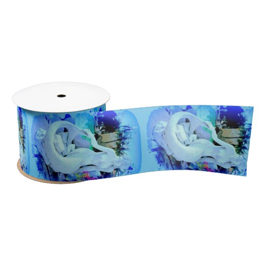White Mermaid Sitting Thunder_Cove Satijnen Lint (Spoel)