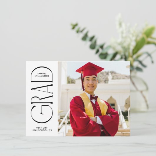 White Minimalist Afstuderen Aankondiging (Staand voorkant)