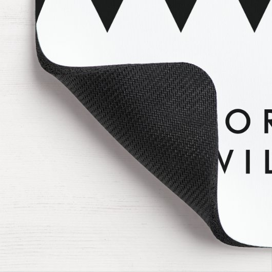 White Minimalist Modern Black Triangle Pattern Muismat (Hoek)