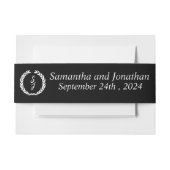 White Monogram Wreath on black Wedding  Uitnodigingen Wikkel (Voorkant Voorbeeld)