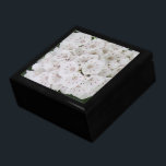 White Mountain Laurel Floral Keepomwille Large Box Cadeaudoosje<br><div class="desc">close-up van Mountain Laurel witte bloemen. Stervormige bloemclusters met stukjes roze en rood van onze grote struik. Originele Fotografie door TamiraZDesigns.</div>