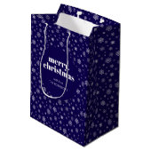 White Navy Blue Merry Christmas Snowflake Patroon Medium Cadeauzakje (Achterkant Gekanteld)