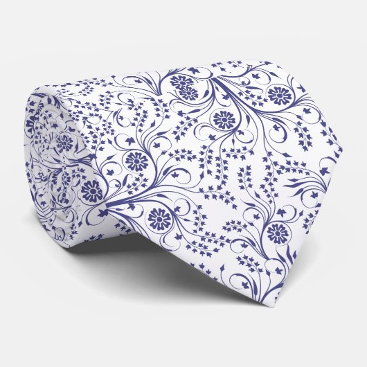 White neck tie with elegant blue floral pattern  stropdas (Opgerold)