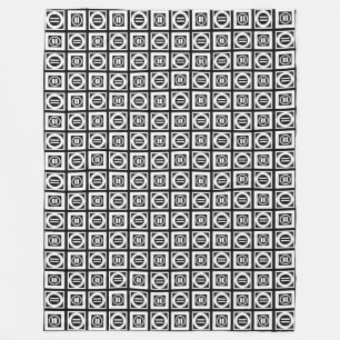 White on Black Geometric Equal Sign Pattern Fleece Deken