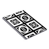 White on Black Geometric Equal Sign Pattern Notitieboek (Rechterzijde)