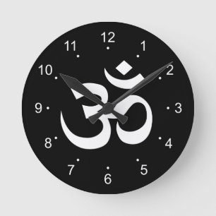 White on Black Om Symbol Ronde Klok