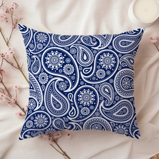 White on blue vintage paisley pattern kussen (Creator heeft geüpload)