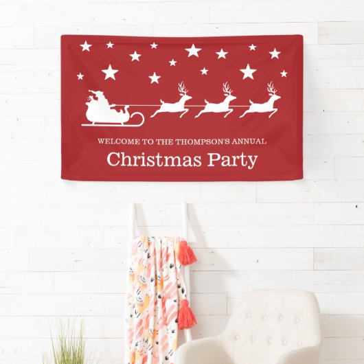 White on Red Santa Sleigh & Stars kerstparty Spandoek (Insitu)
