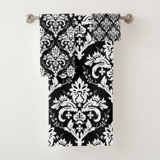 White op Black Damask Pattern Bad Handdoek (Insitu)
