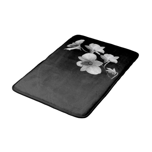 White Orchid on Black Bath Mat (Gekanteld)
