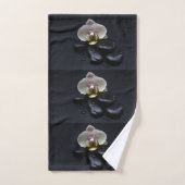 White Orchid on Black Stones Bad Handdoek (Handdoek)
