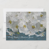 White Orchids Blue Wood Damask Weduwuitnodiging Kaart (Achterkant)
