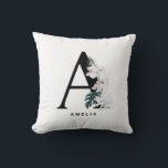 White Orchids Tropical Custom Letter A Monogram Kussen<br><div class="desc">Voeg een boho en een tropisch accent toe aan je ruimte met deze tropische monogram kussen. Het bevat witte waterverf bloemen, witte koraal en tropische bladeren. Personaliseer u door uw eigen gegevens toe te voegen. Deze brief Een monogram kussen zal perfect zijn als geschenk.</div>