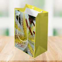 White Oriental Lily met Yellow Starburst Floral