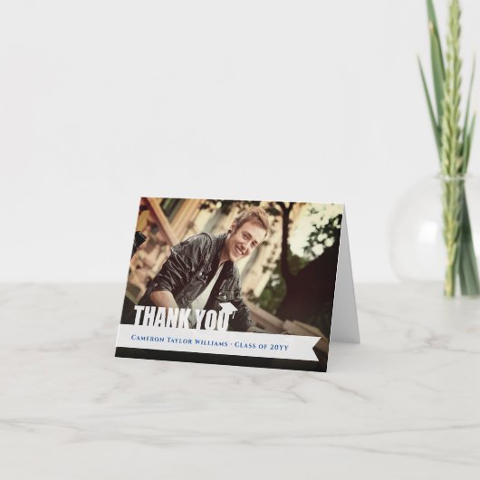 White Overlay Ribbon Graduation Cap Modern Foto Bedankkaart (Voorkant)