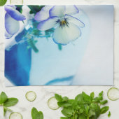 White Paars Pansies Flowers Blue Vase Floral Theedoek (Gevouwen)