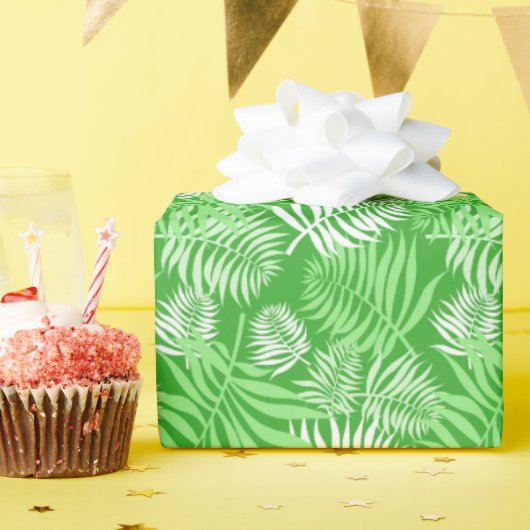 White Palm Frond on Green Wrapping Paper Cadeaupapier (Verjaardagsfeest)