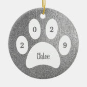 White Paw Print Silver Cat Foto met naam Jaar Keramisch Ornament (Voorkant)