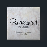White Peonies Wedding Bridesmaid Nametag Vierkante Button 5,1 Cm<br><div class="desc">Deze prachtige naamplaatsknop is perfect voor het identificeren van belangrijke leden van de trouwpartij bij het vrijgezellenfeest, het repetitieve diner, of de trouwreceptie. Het is voorzien van een modern zwart script dat over een achtergrond van het reflecteren van witte pony-bloemen en -harten tekent. De tekst is volledig aanpasbaar en luidt:...</div>
