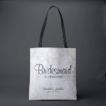 White Peony Flowers & Hearts Bridesmaid Wedding Tote Bag<br><div class="desc">Deze mooie canvas tas is perfect voor het bedanken van je bruidsmeisjes. Het is voorzien van een modern zwart script dat over een achtergrond van het reflecteren van witte pony-bloemen en -harten tekent. De tekst is volledig aanpasbaar en luidt: Bridesmaid, met een plaats voor haar naam, de namen van het...</div>