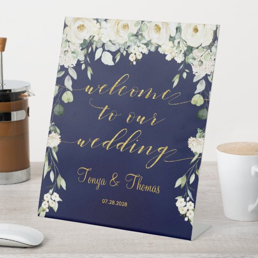 White Peony Gold Calligraphy Navy Welcome Wedding Reclamebord Met Voetstuk (Insitu)