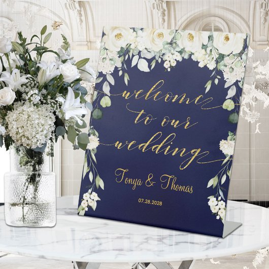 White Peony Gold Calligraphy Navy Welcome Wedding Reclamebord Met Voetstuk