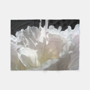 White Peony Petals Silhouette Fleece Deken