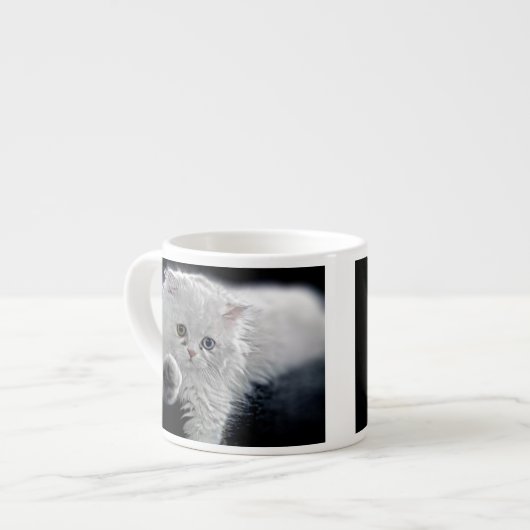 White Persian Kitten Espresso Kop (Links)