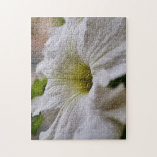 White Petunia Flower Macro Close Puzzle Legpuzzel (Verticaal)