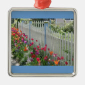 White Picket Fence with Tulips-ornament Metalen Ornament (Voorkant)