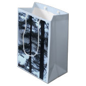 White Pines in a Blizzard — Medium Cadeauzakje (Achterkant Gekanteld)